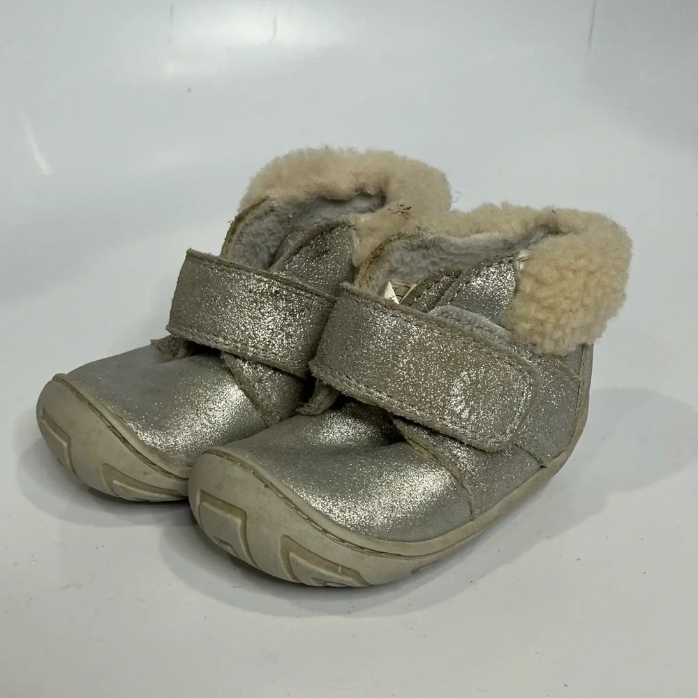 UGG Jorgen‎ metallic silver casual leather boots size 4 toddler baby boots